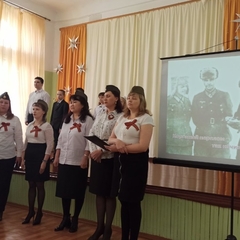 торжественная линейка, посвященная  80-ой годовщине Победы в Сталинградской битве